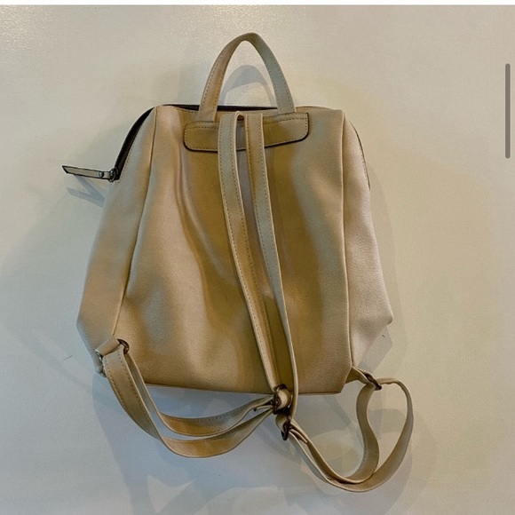 Backpack  color Bone New 4 zip pockets & 2 sleeve pockets Excellent condition - Picture 3 of 8